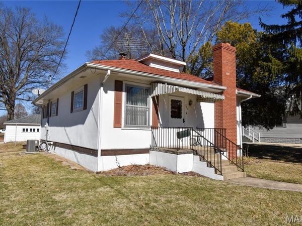 305 E Pennsylvania Street, Staunton, IL 62088