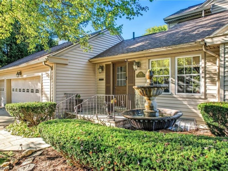 4250 Oak Knoll Drive, Boardman, OH 44512 Photo 2