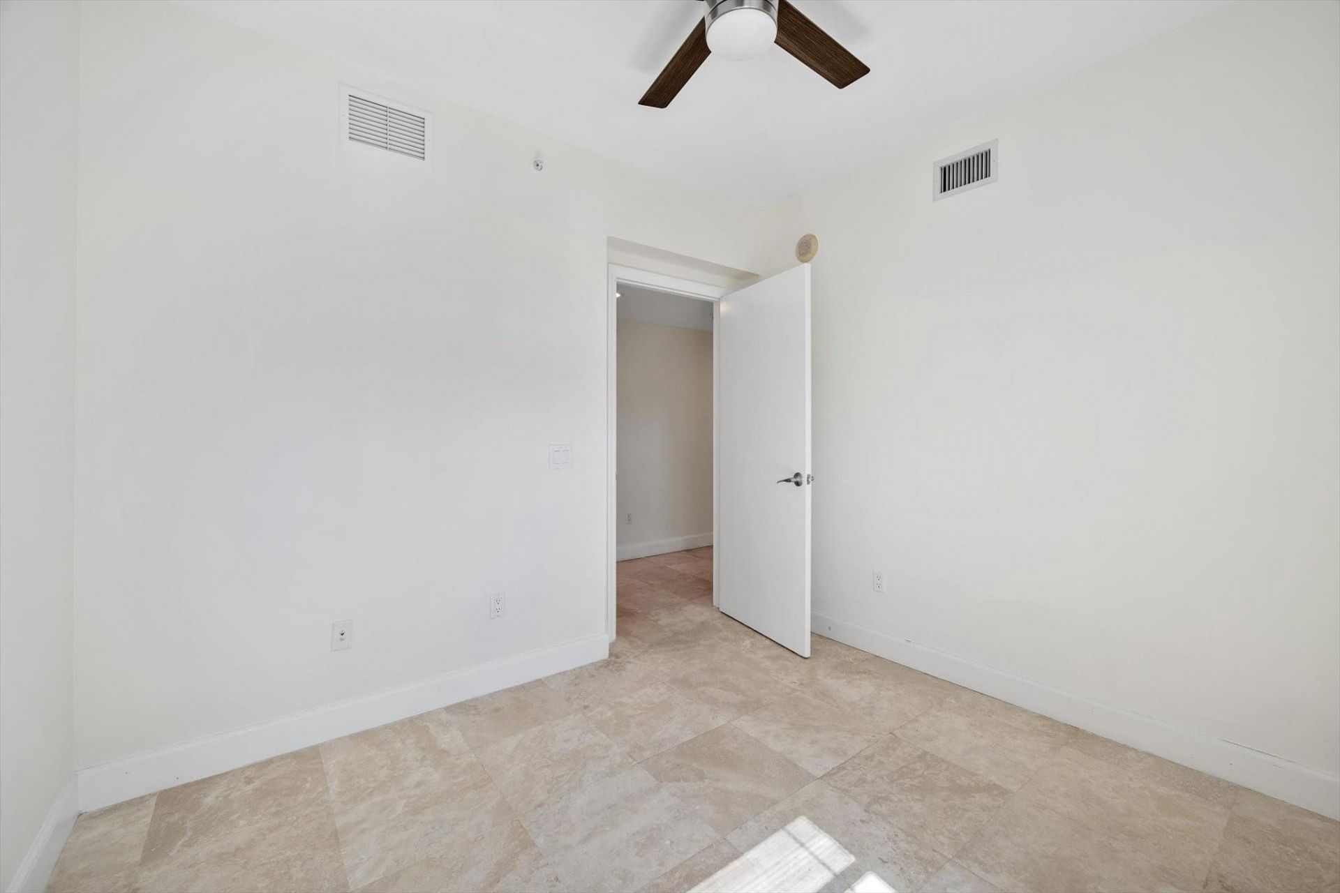 15051 Royal Oaks Lane, Unit 2106, North Miami, FL 33181 Photo