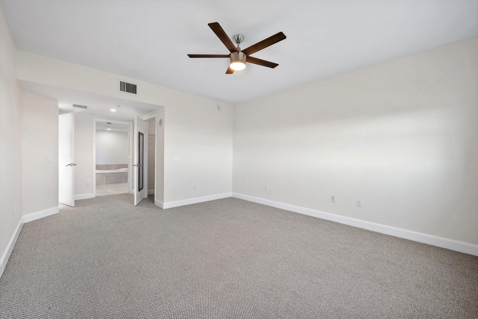 15051 Royal Oaks Lane, Unit 2106, North Miami, FL 33181 Photo