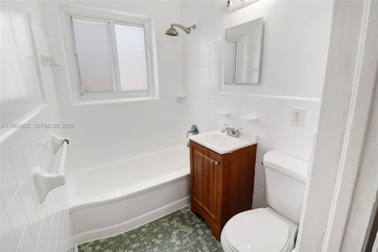 8100 Crespi Blvd, Unit 3, Miami Beach, FL 33141 Photo