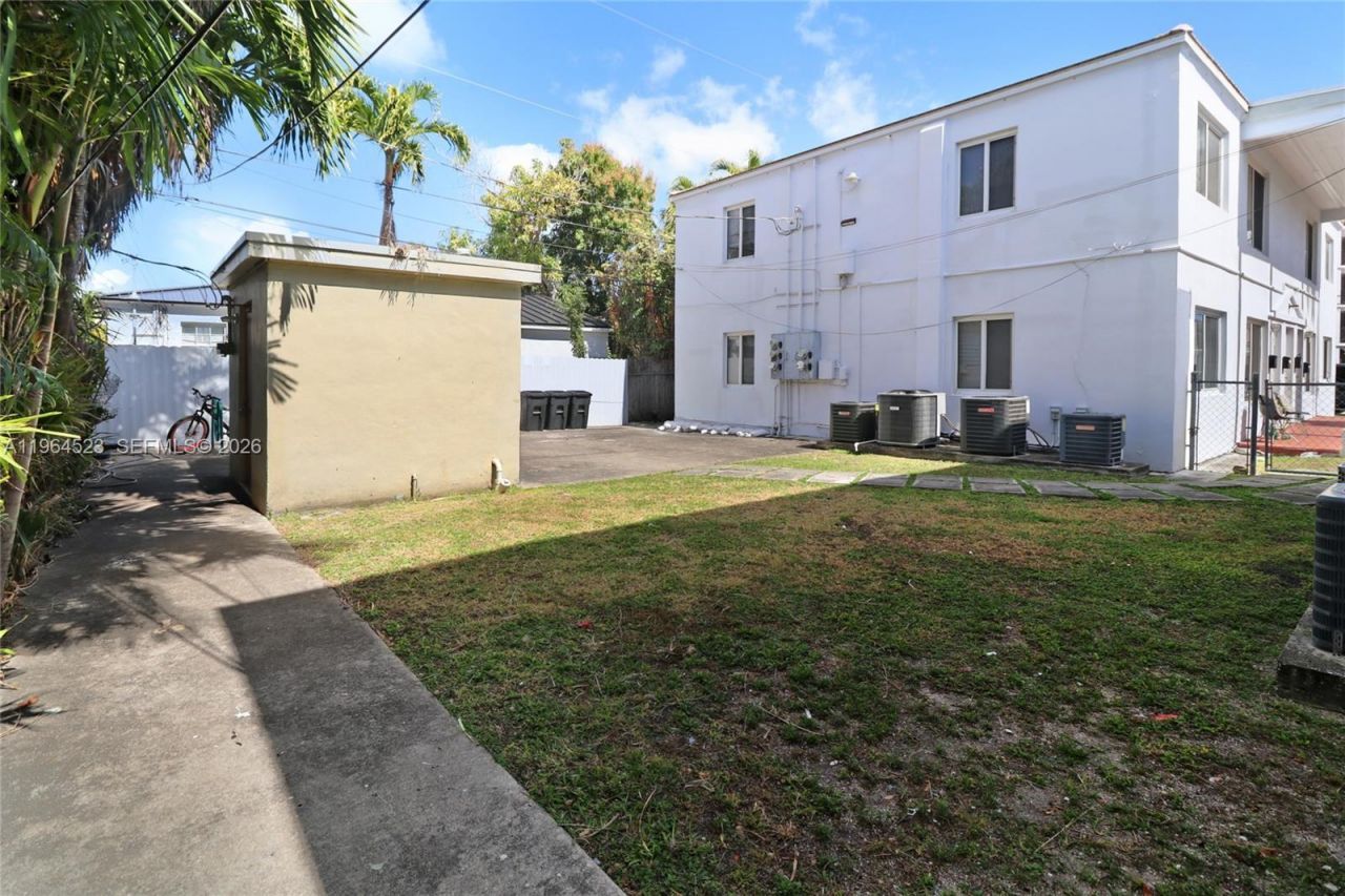 8100 Crespi Blvd, Unit 3, Miami Beach, FL 33141 Photo