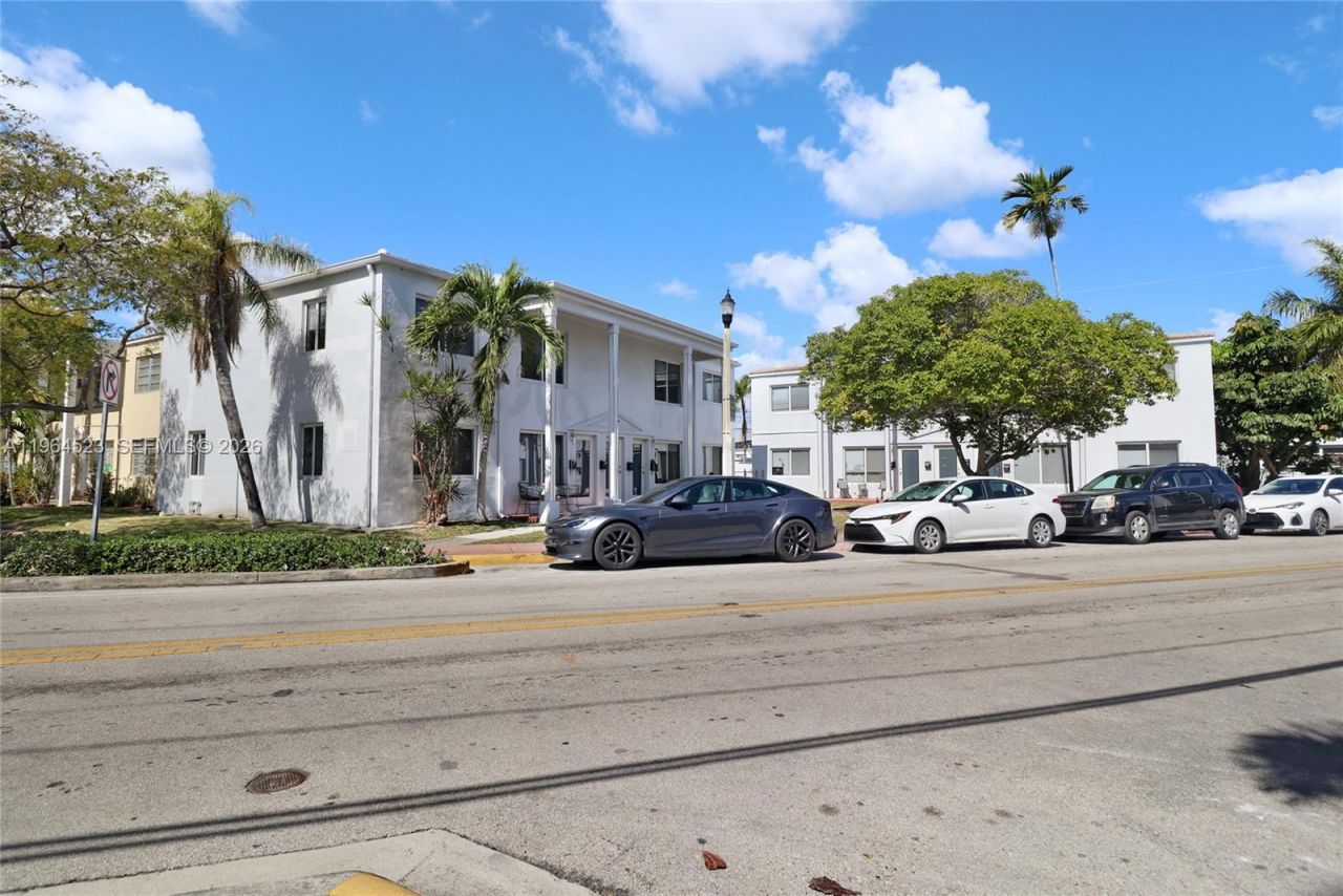 8100 Crespi Blvd, Unit 3, Miami Beach, FL 33141 Photo