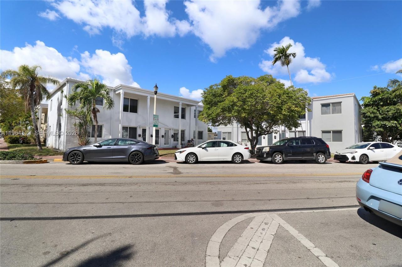 8100 Crespi Blvd, Unit 3, Miami Beach, FL 33141 Photo