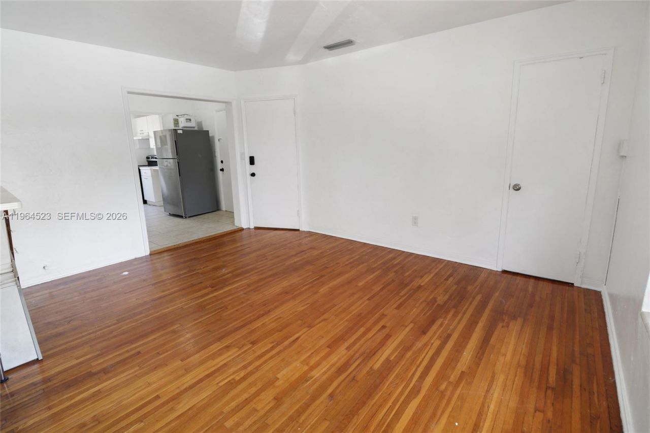 8100 Crespi Blvd, Unit 3, Miami Beach, FL 33141 Photo