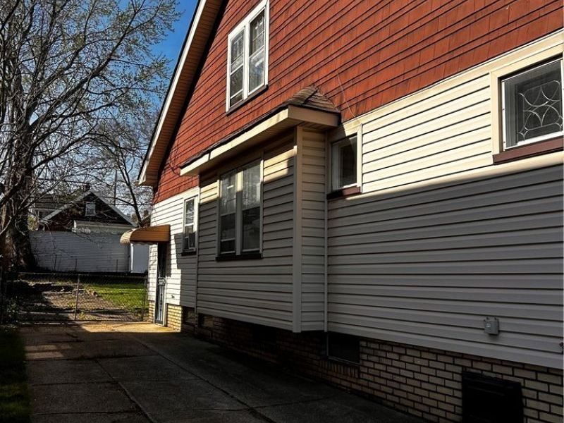 8910 Jeffries Avenue, Cleveland, OH 44105 Photo 3