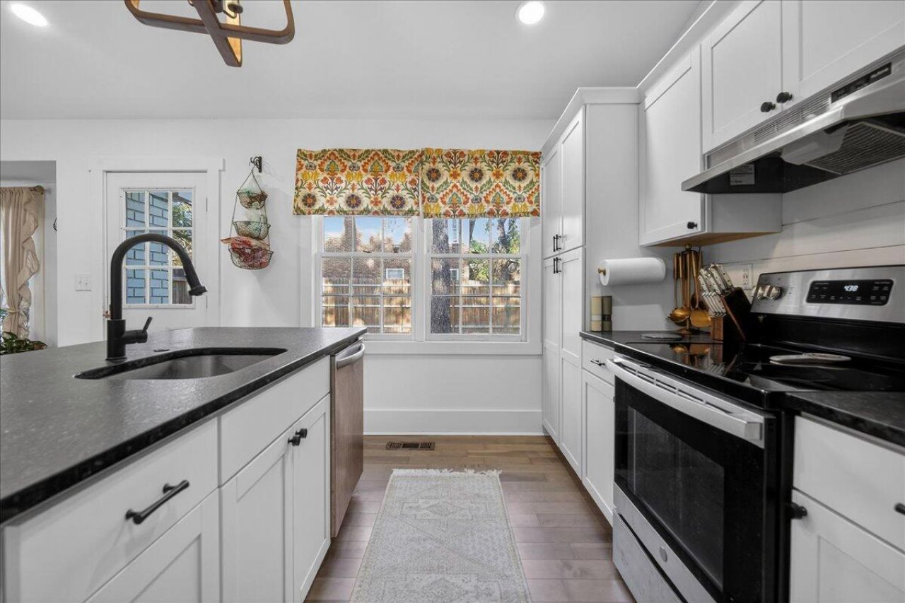 1718 Jervey Avenue Photo 14