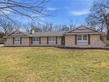 3601 Shady Bend Drive, Independence, MO 64052