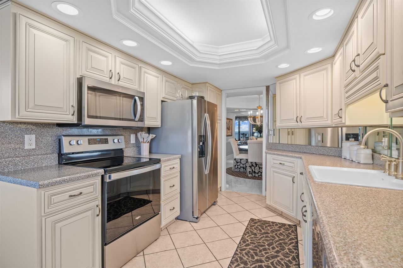 9650 Shore Dr. Photo 5