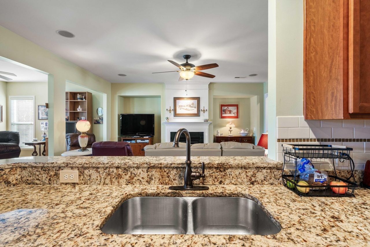 402 Misty Cove Trail Photo 14