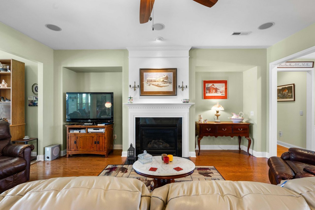 402 Misty Cove Trail Photo 8