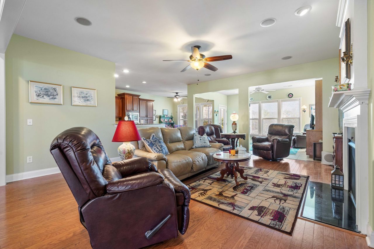 402 Misty Cove Trail Photo 9