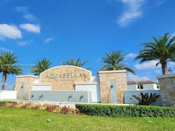 3350 W 112th St, Hialeah, FL 33018