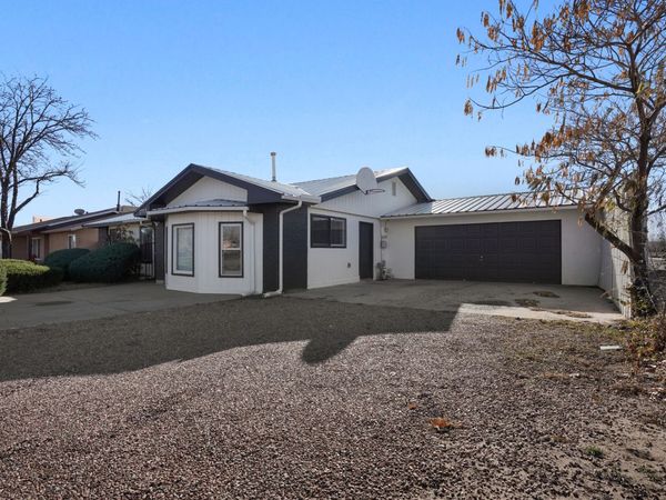 2717 Los Tretos Street NW, Albuquerque, NM 87120