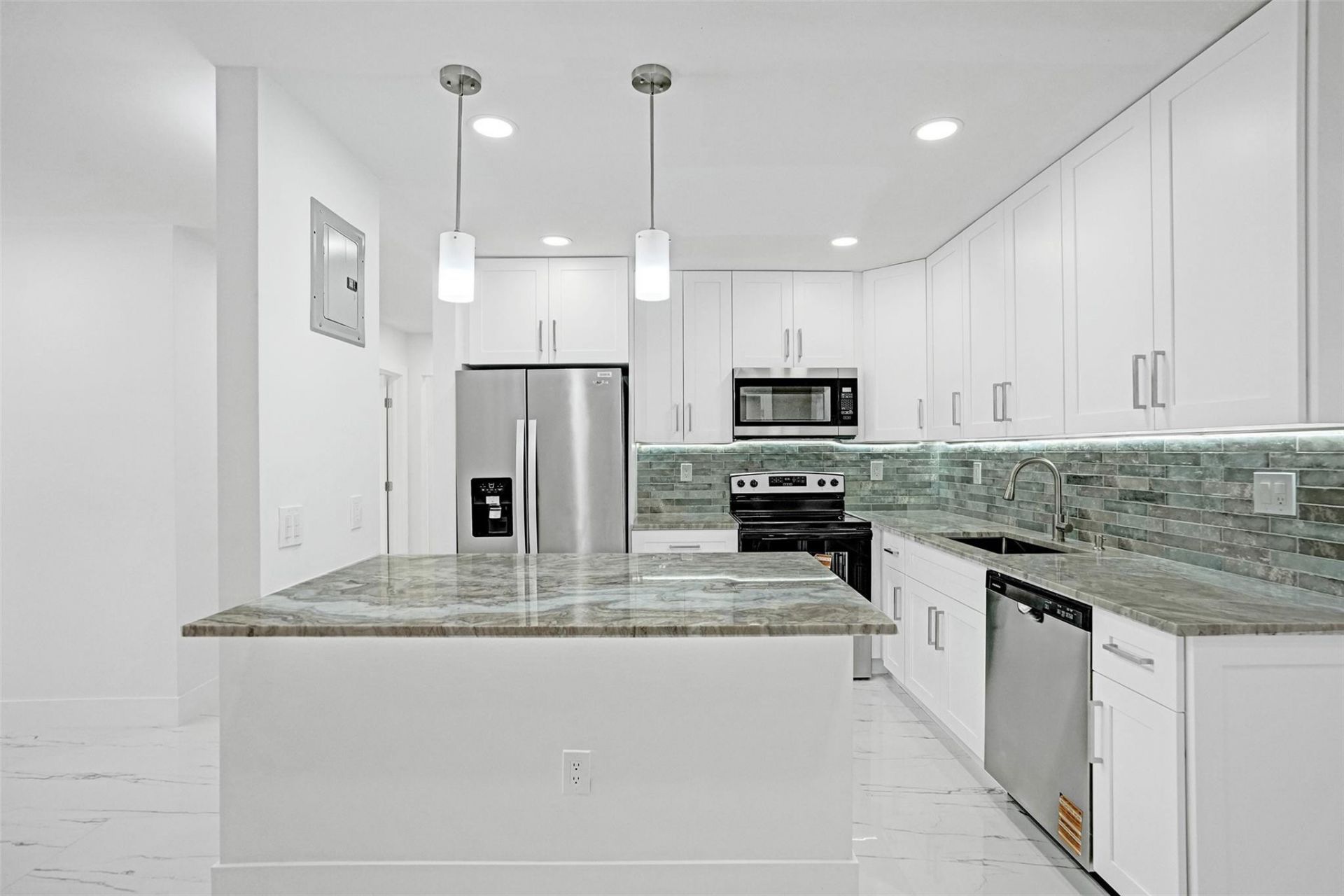 1437 SW 1st Avenue, Deerfield Beach, FL 33441 Photo