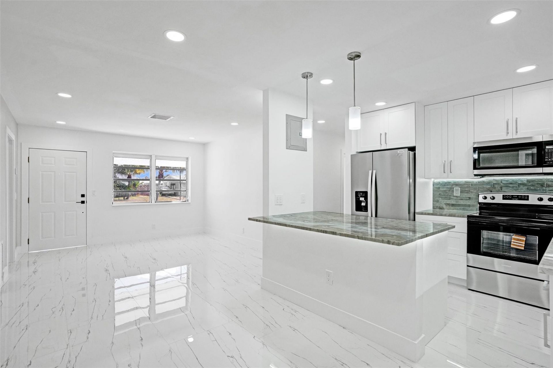 1437 SW 1st Avenue, Deerfield Beach, FL 33441 Photo