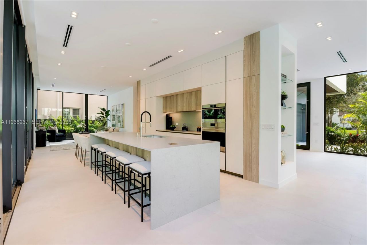 4081 Hardie Ave, Miami, FL 33133 Photo