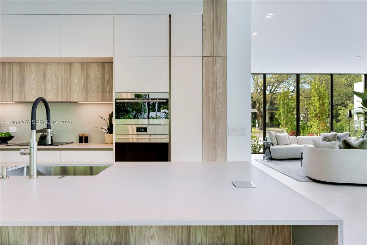 4081 Hardie Ave, Miami, FL 33133 Photo