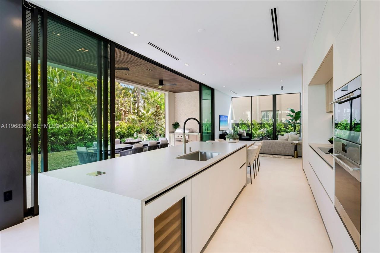 4081 Hardie Ave, Miami, FL 33133 Photo