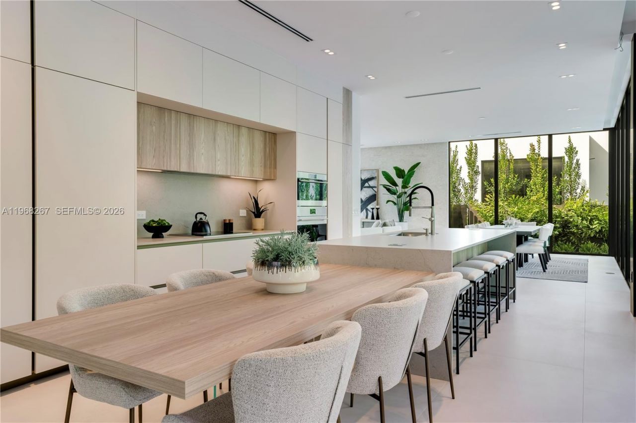 4081 Hardie Ave, Miami, FL 33133 Photo