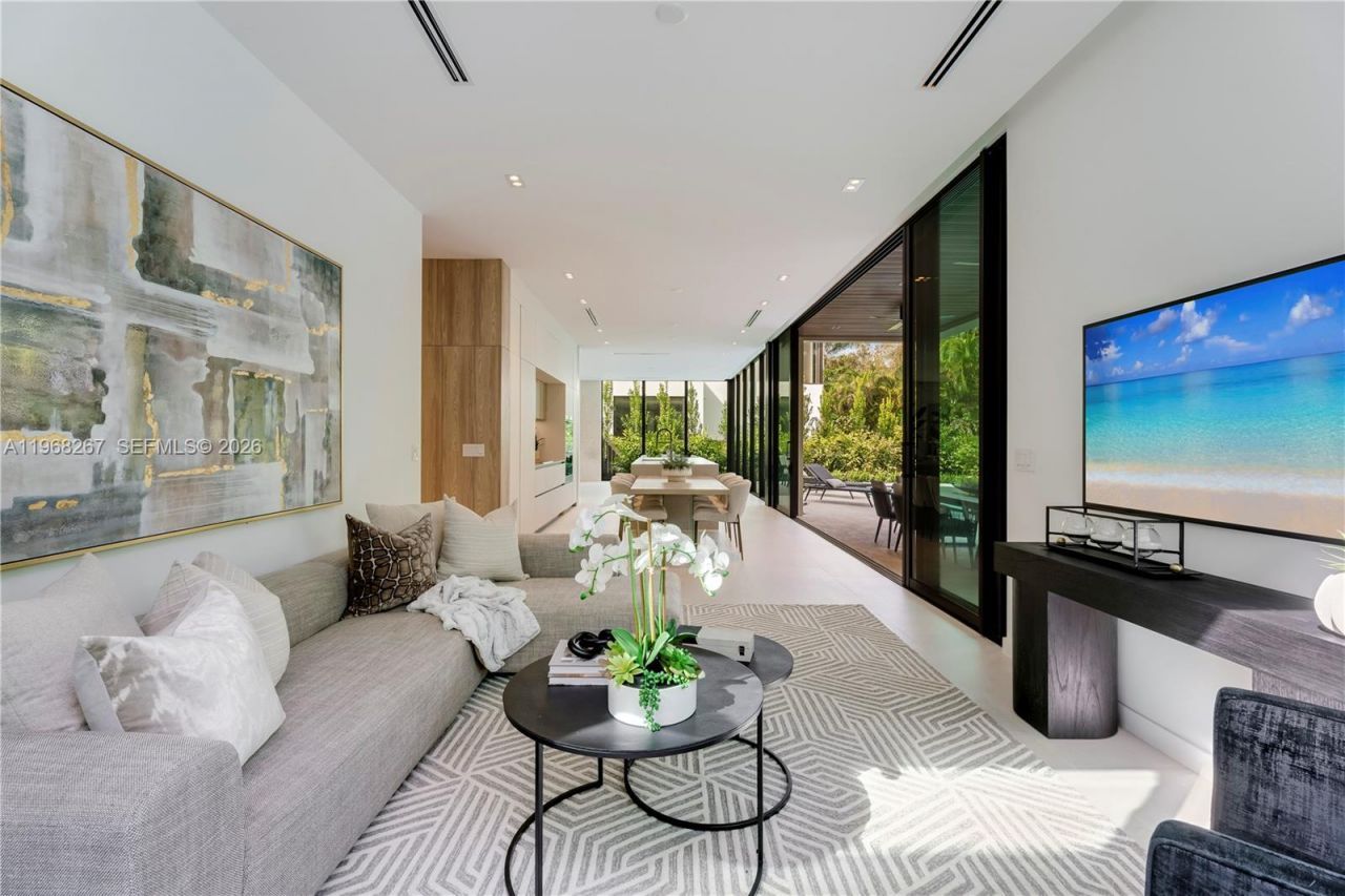 4081 Hardie Ave, Miami, FL 33133 Photo