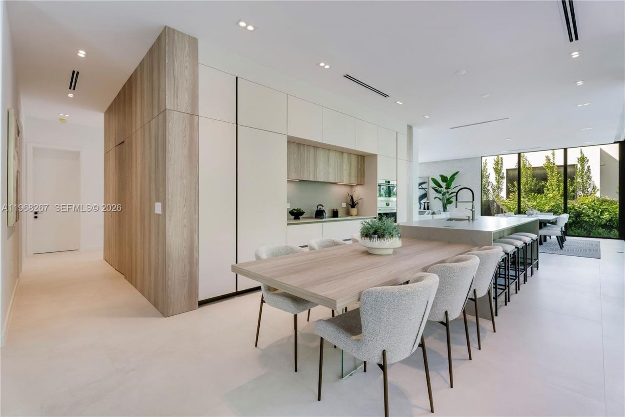 4081 Hardie Ave, Miami, FL 33133 Photo