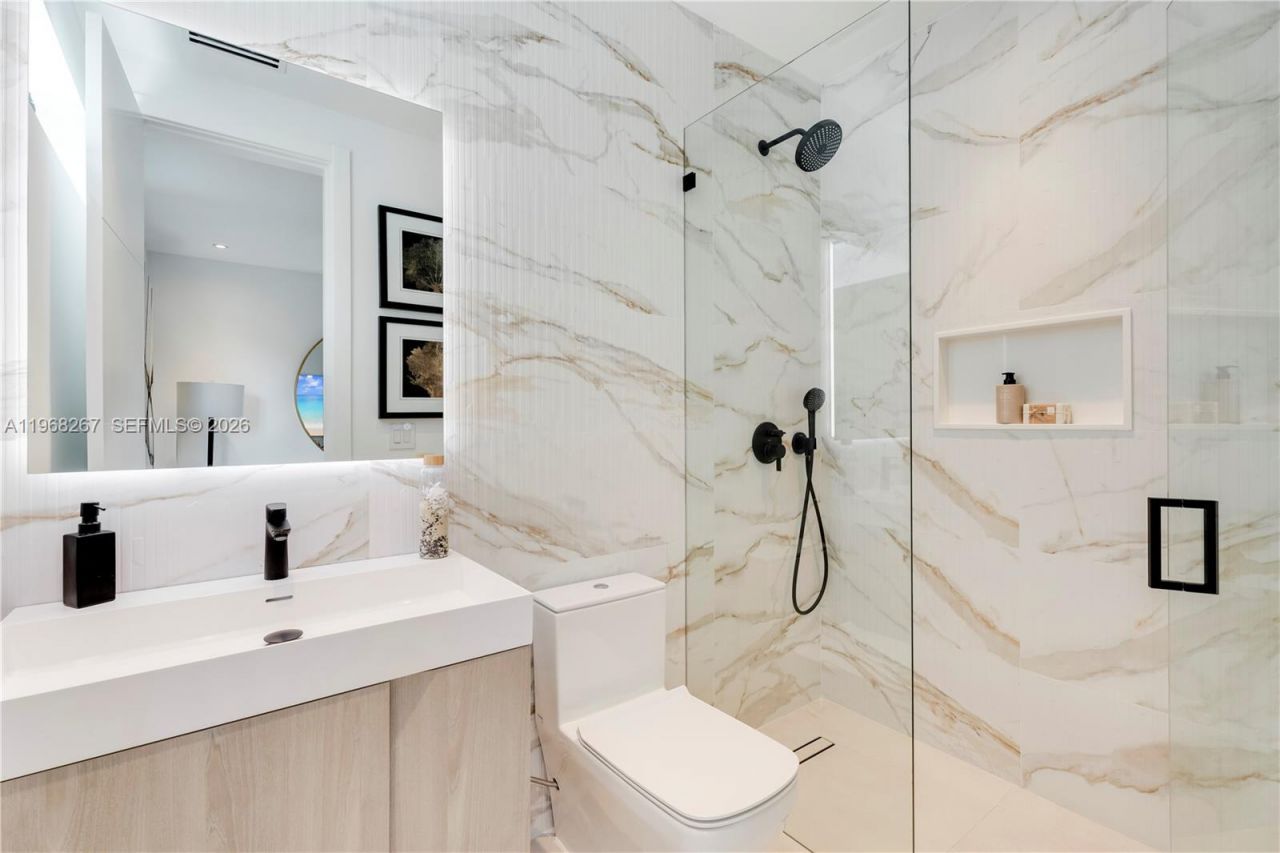 4081 Hardie Ave, Miami, FL 33133 Photo