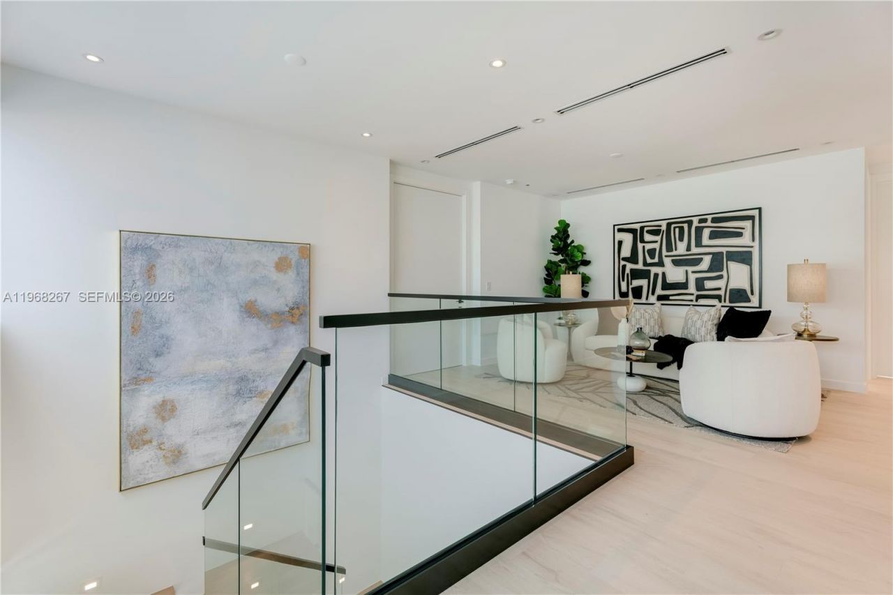 4081 Hardie Ave, Miami, FL 33133 Photo