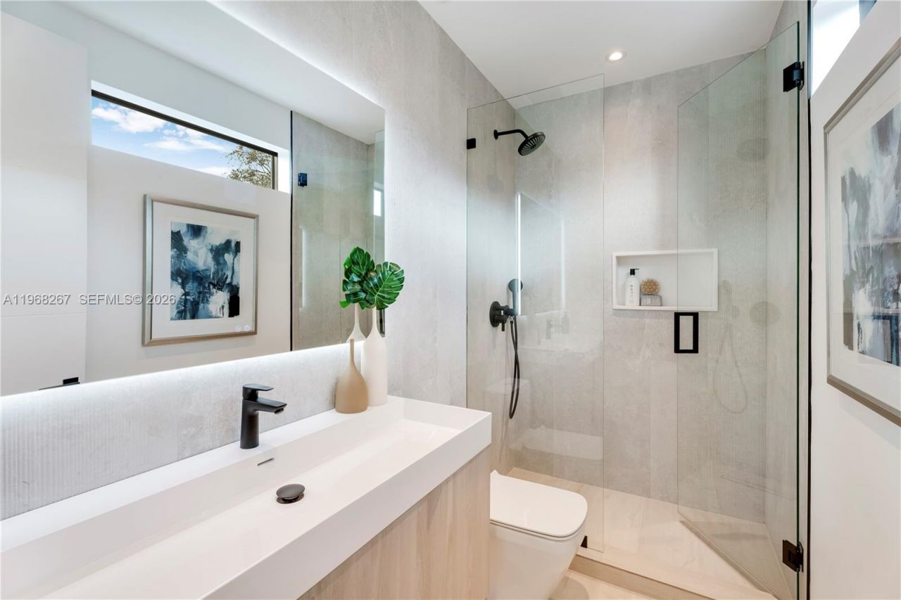 4081 Hardie Ave, Miami, FL 33133 Photo