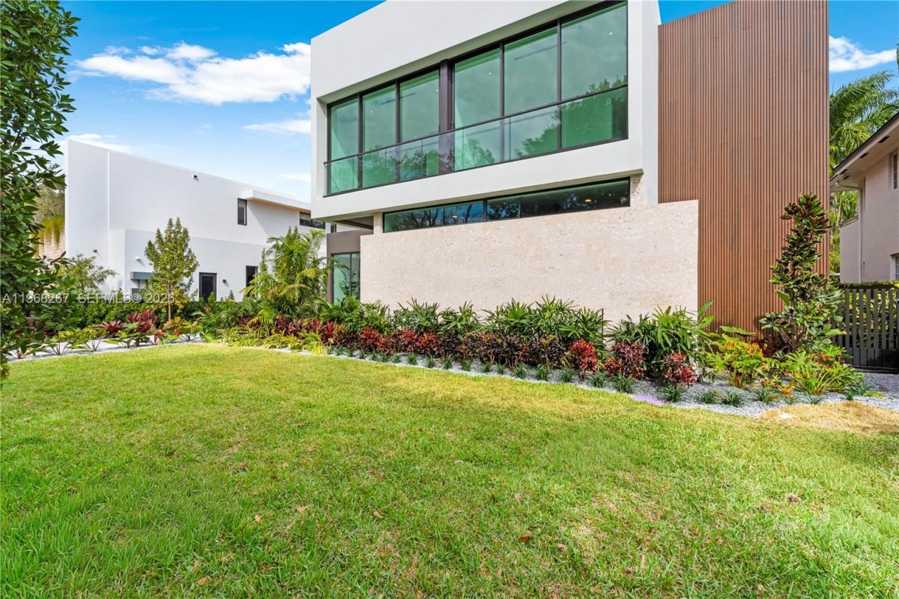 4081 Hardie Ave, Miami, FL 33133 Photo