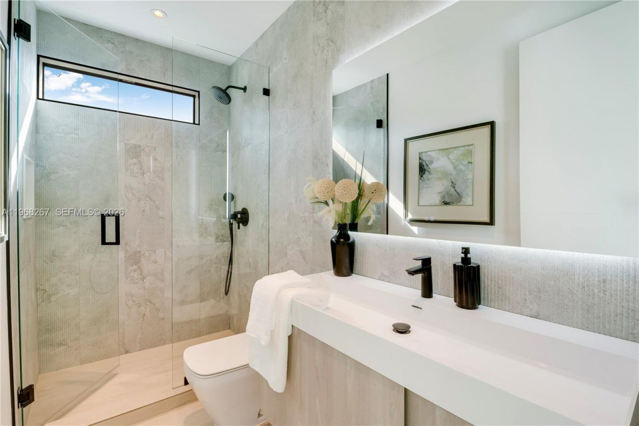 4081 Hardie Ave, Miami, FL 33133 Photo