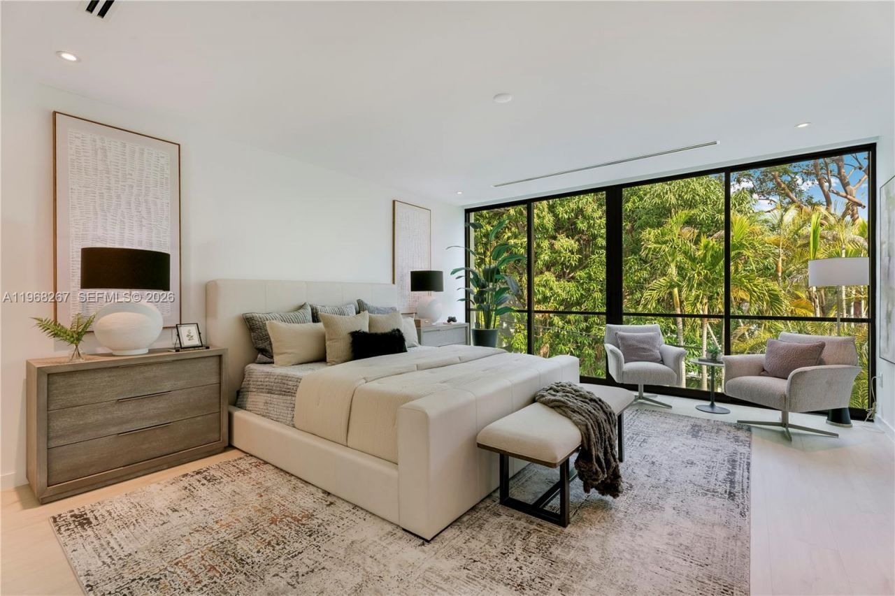 4081 Hardie Ave, Miami, FL 33133 Photo