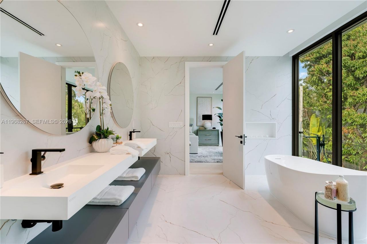 4081 Hardie Ave, Miami, FL 33133 Photo