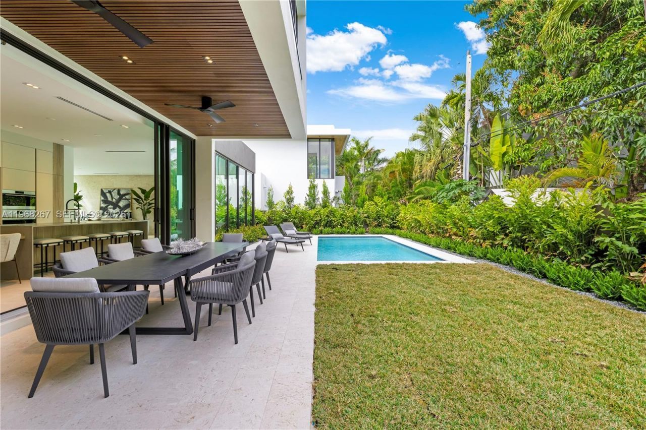 4081 Hardie Ave, Miami, FL 33133 Photo