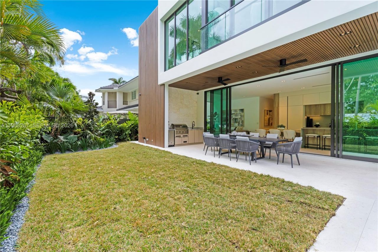 4081 Hardie Ave, Miami, FL 33133 Photo