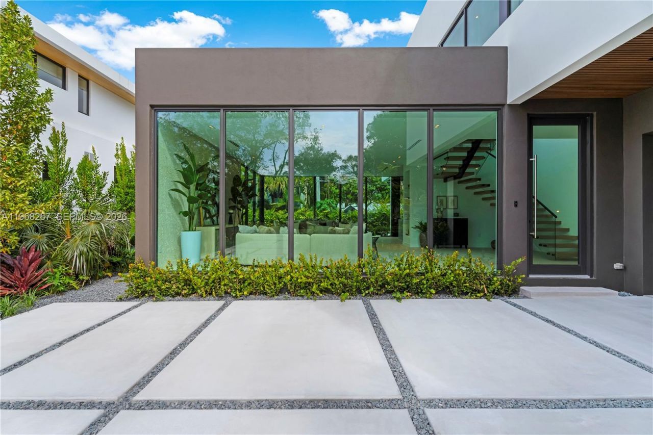 4081 Hardie Ave, Miami, FL 33133 Photo