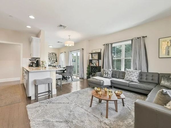 443 Essex St, Unit 204, Swampscott, MA 01907