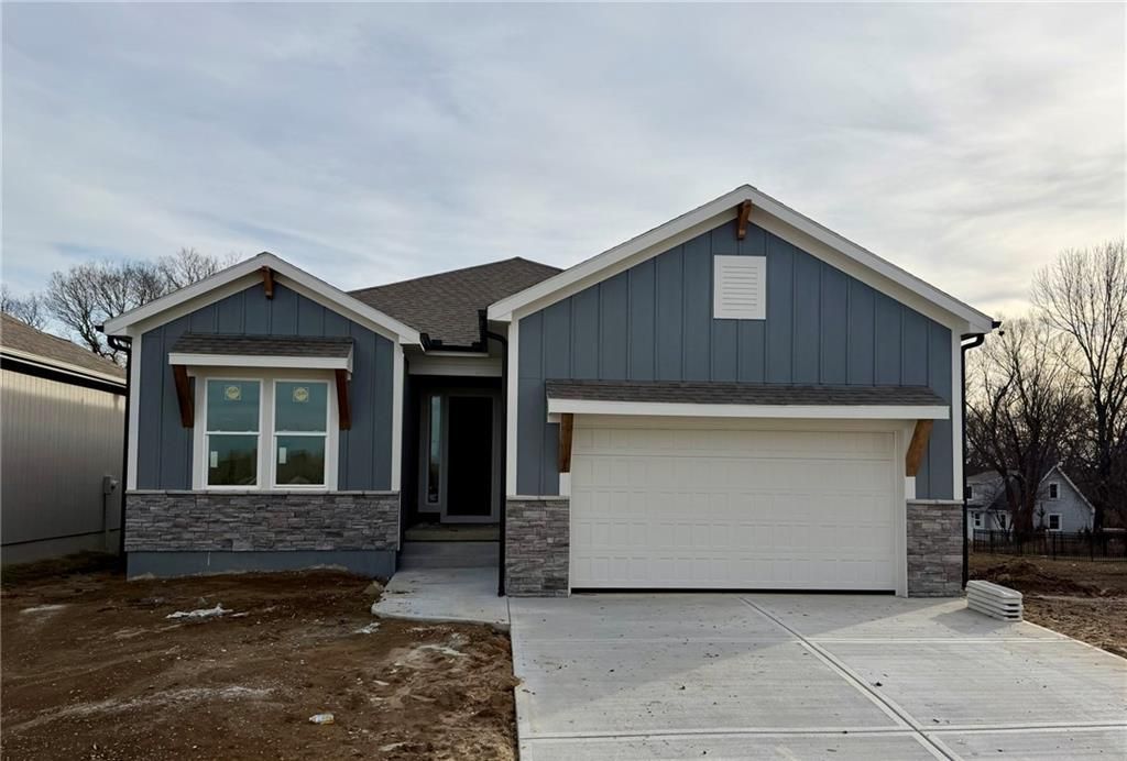 1153 SW Whitby Drive, Lee's Summit, MO 64083 Main Photo