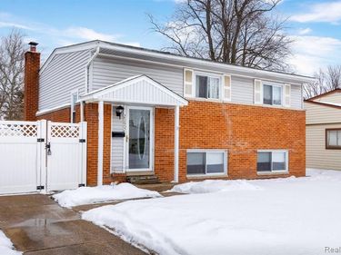 23452 Astrid Lane, Rockwood, MI 48173