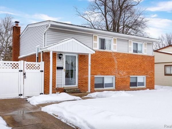 23452 Astrid Lane, Rockwood, MI 48173