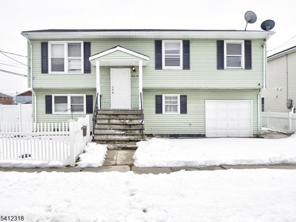 42 Mercer St, Carteret, NJ 07008