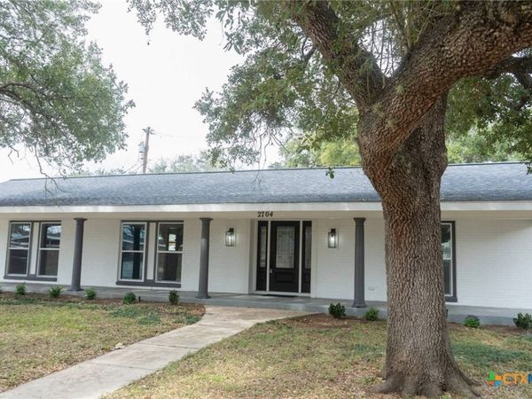 2704 E Loma Vista Avenue, Victoria, TX 77901