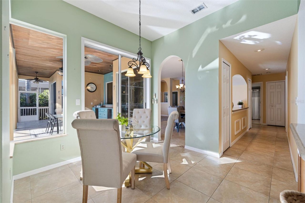 1144 Darlington Oak Drive Ne, Saint Petersburg, FL 33703 Photo