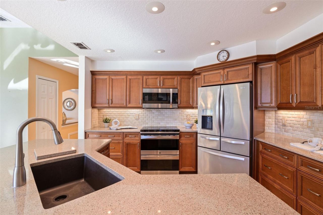 1144 Darlington Oak Drive Ne, Saint Petersburg, FL 33703 Photo