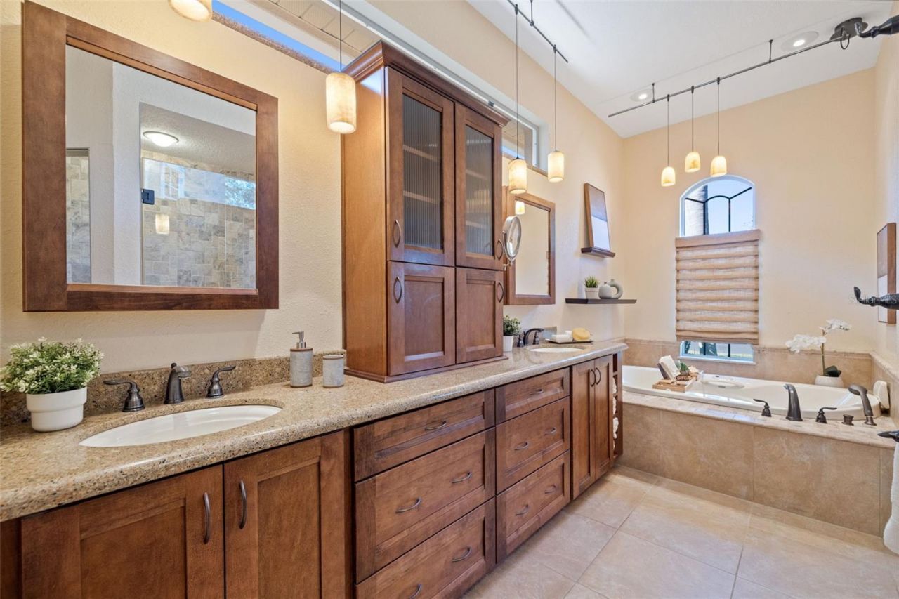 1144 Darlington Oak Drive Ne, Saint Petersburg, FL 33703 Photo