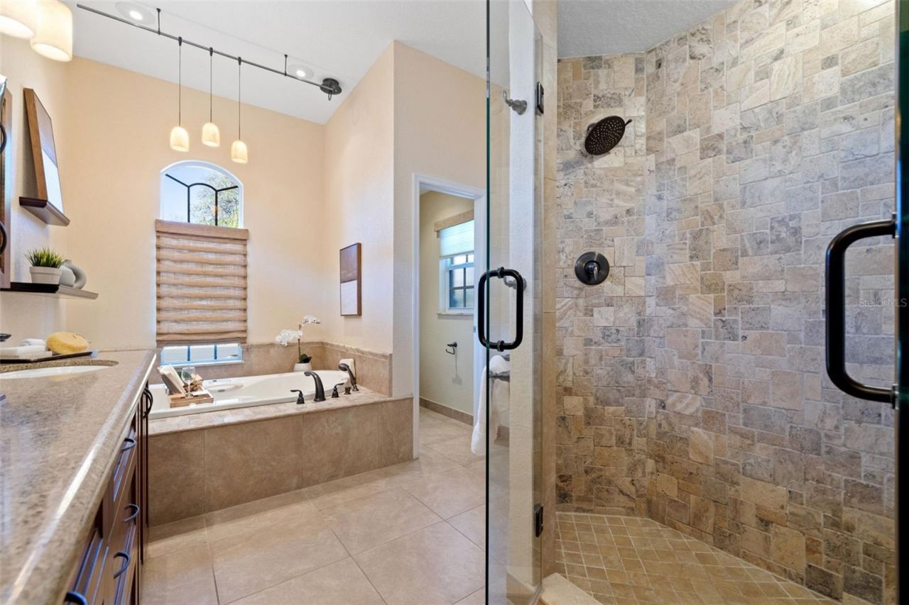 1144 Darlington Oak Drive Ne, Saint Petersburg, FL 33703 Photo