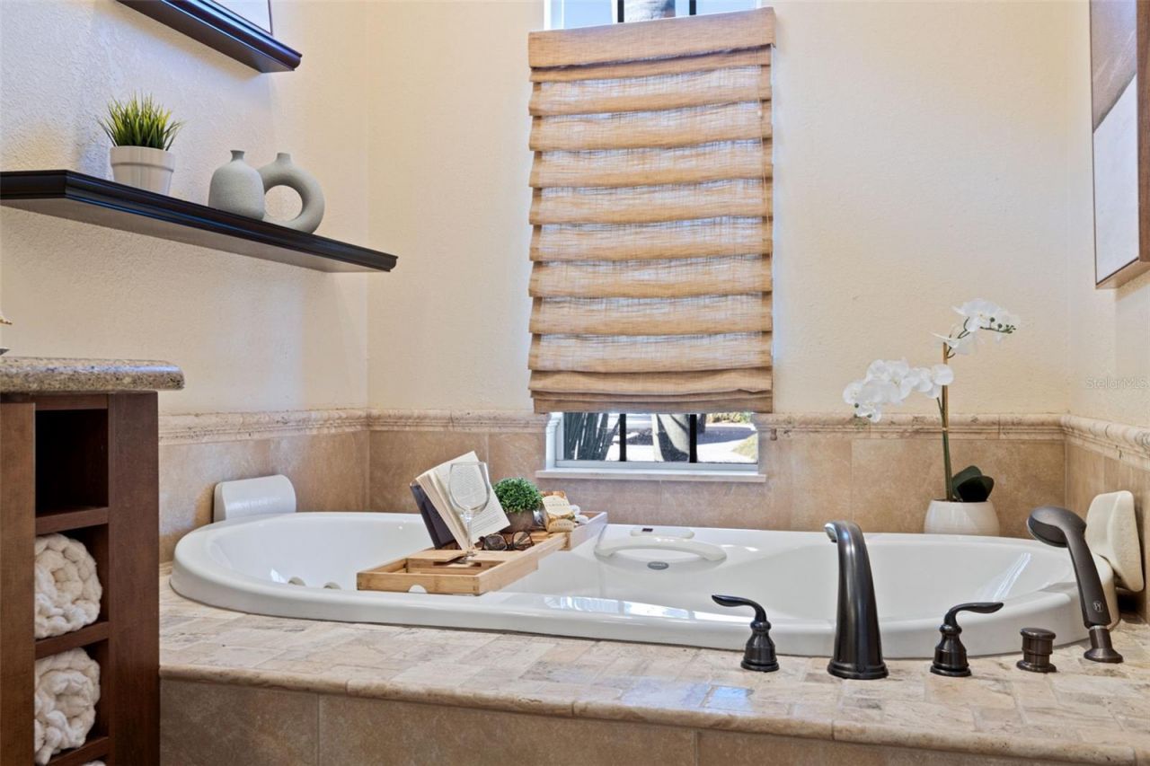 1144 Darlington Oak Drive Ne, Saint Petersburg, FL 33703 Photo