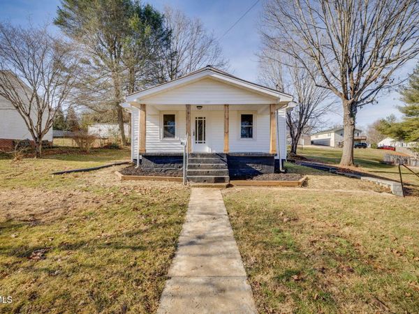 520 Sycamore Gardens Street, Elizabethton, TN 37643