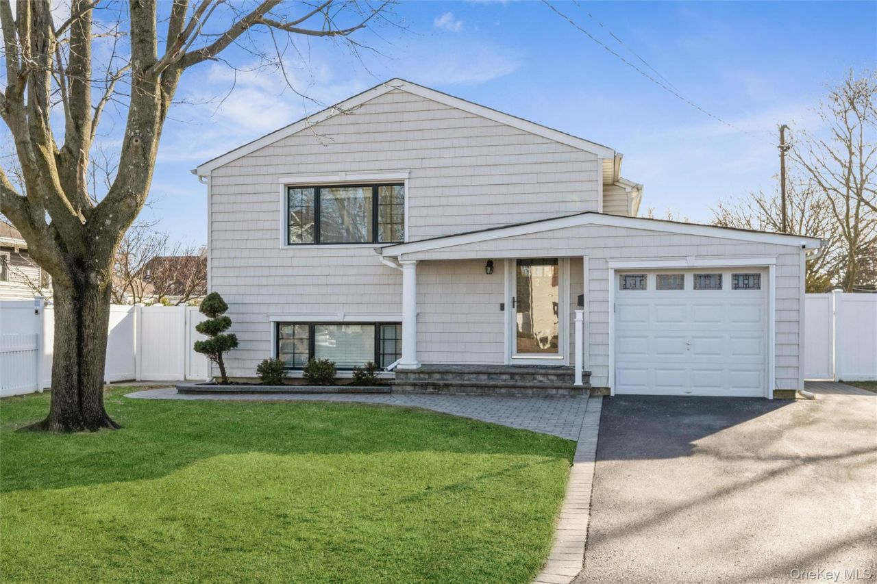 2 Udalia Road, West Islip, NY 11795 Main Photo