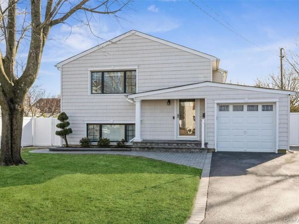 2 Udalia Road, West Islip, NY 11795